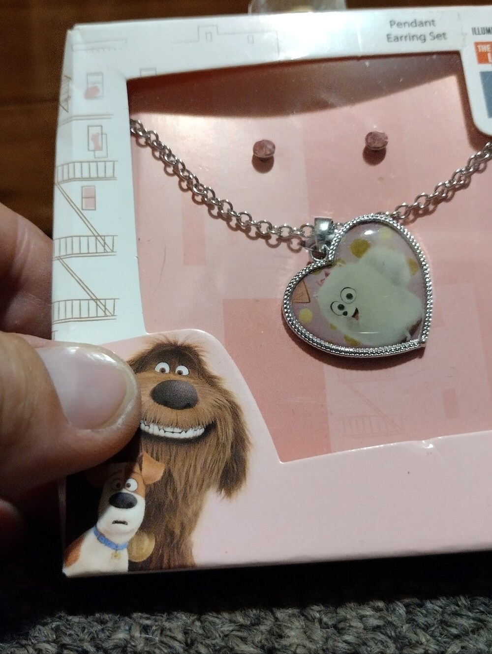 The Secret Life of Pets Heart Pendant Necklace 16" & Earrings Set - Pink - Picture 2 of 2